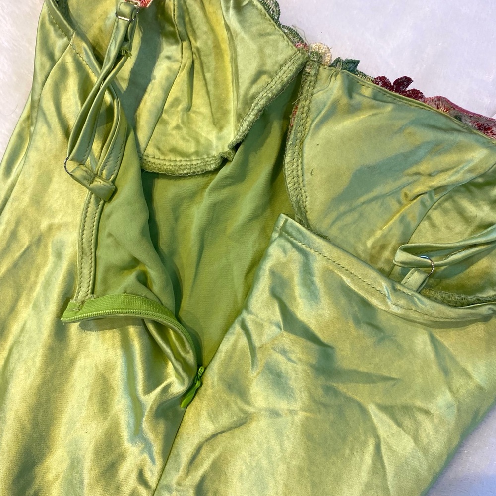 NWT Realtix Elegant Green Satin Dress - Picture 11 of 13